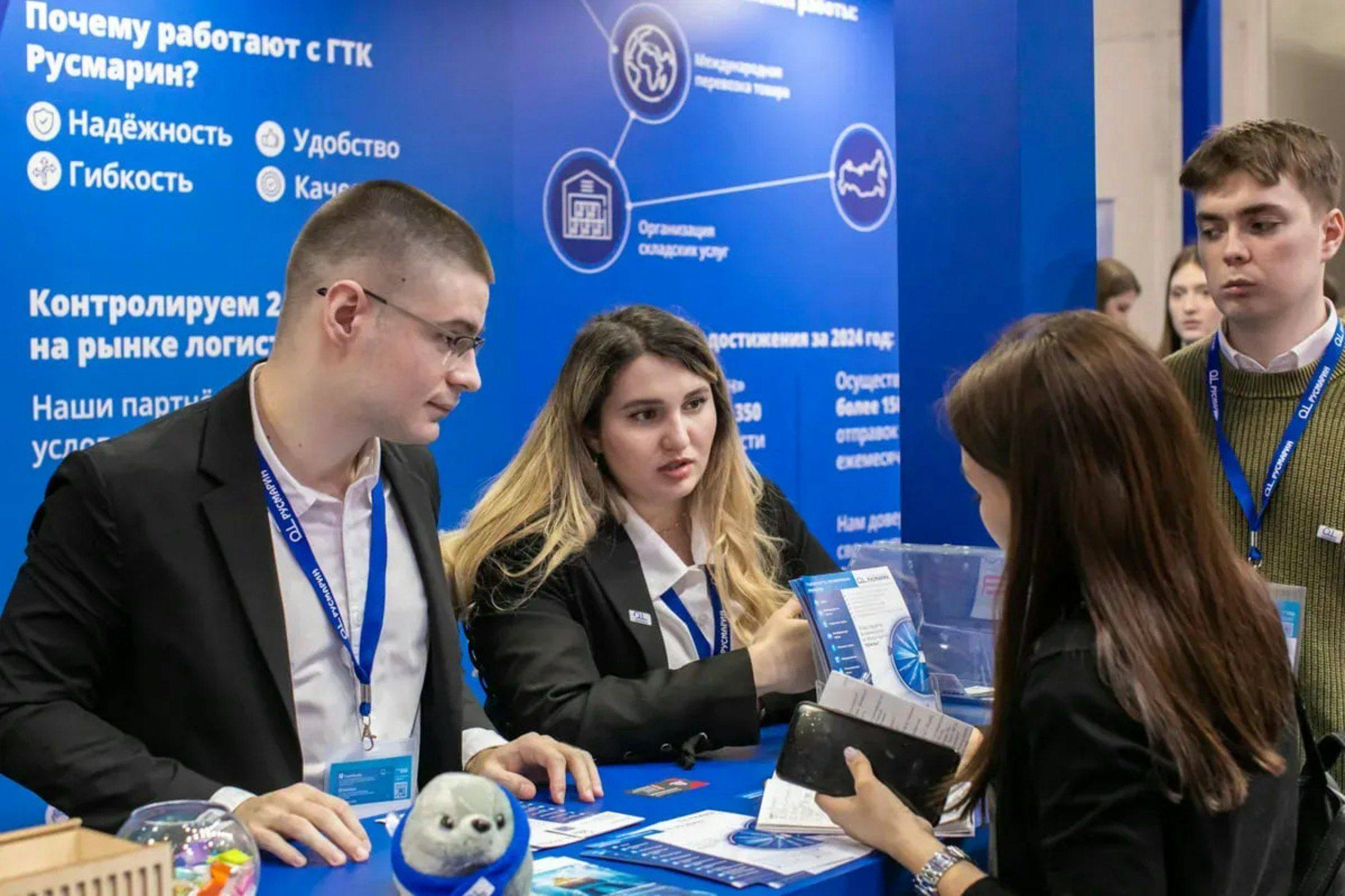 Fuar standında B2B görüşme